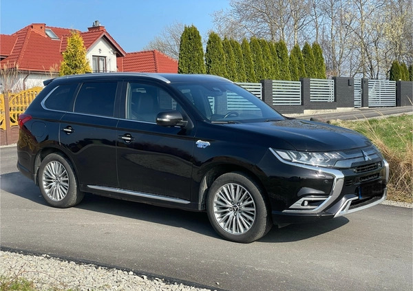 Mitsubishi Outlander cena 95000 przebieg: 170000, rok produkcji 2019 z Rzeszów małe 154